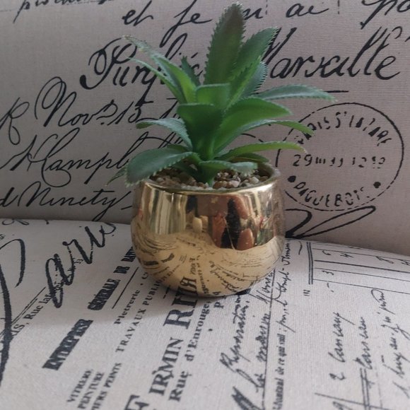 Cute Small Decorative GOLD Pot Fake Plant For Any Room - Picture 4 of 4